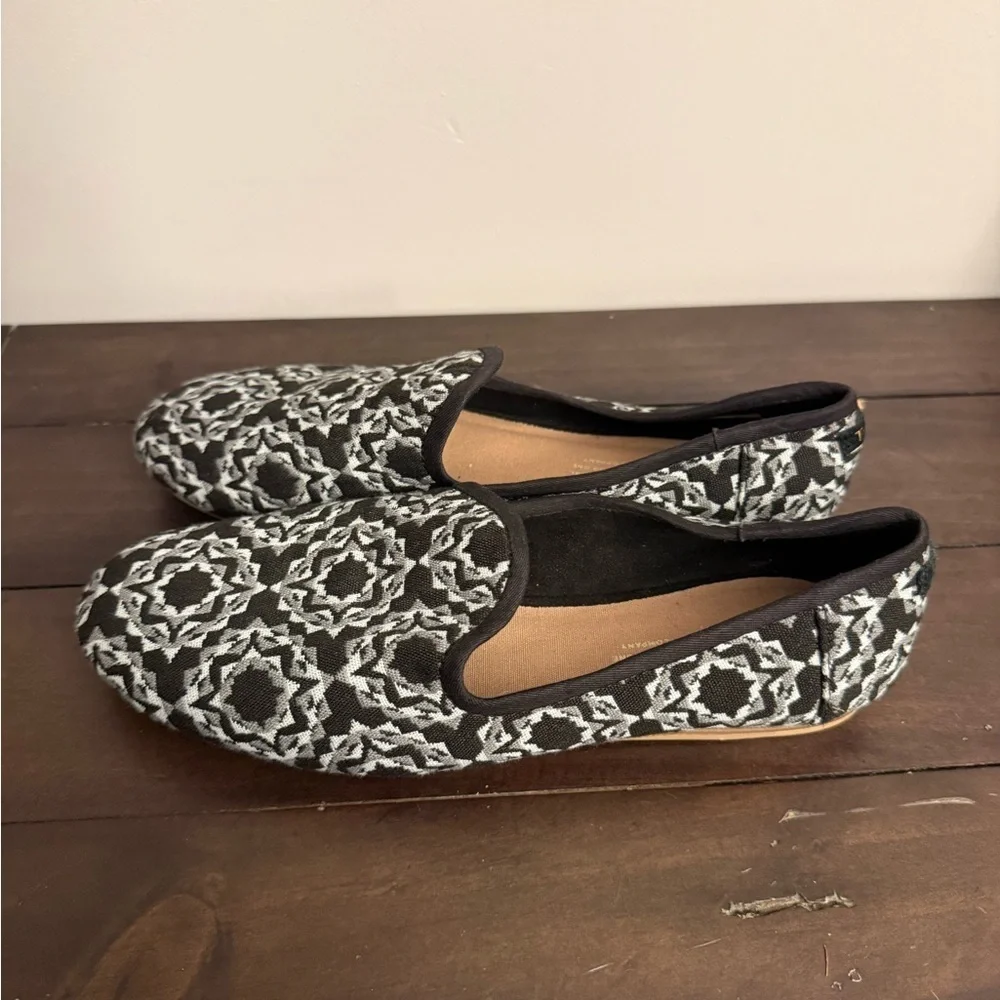TOMS Black & White Woven Slip-On Loafers